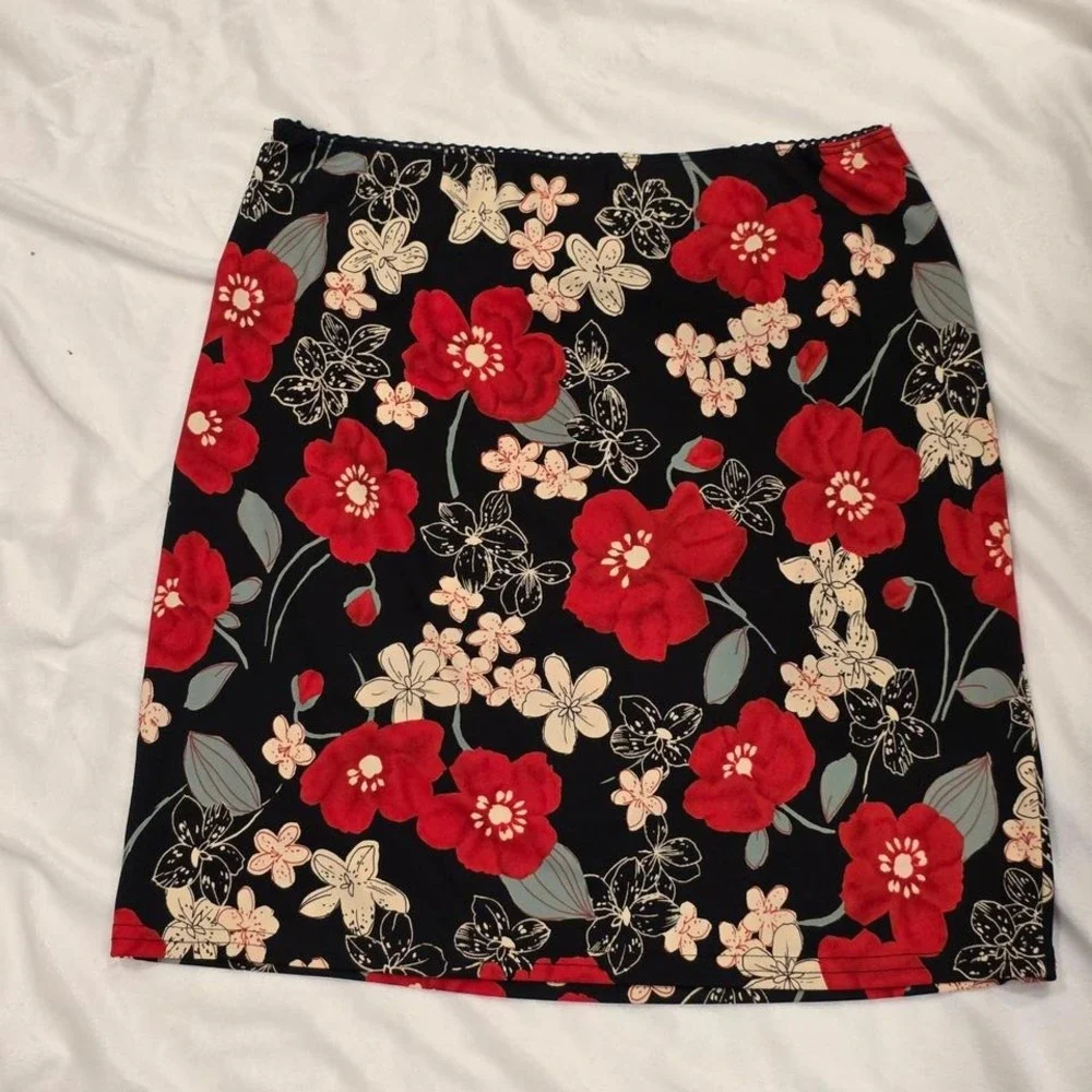 Vintage Younity Black and Red Floral Skirt - Picture 4 of 6